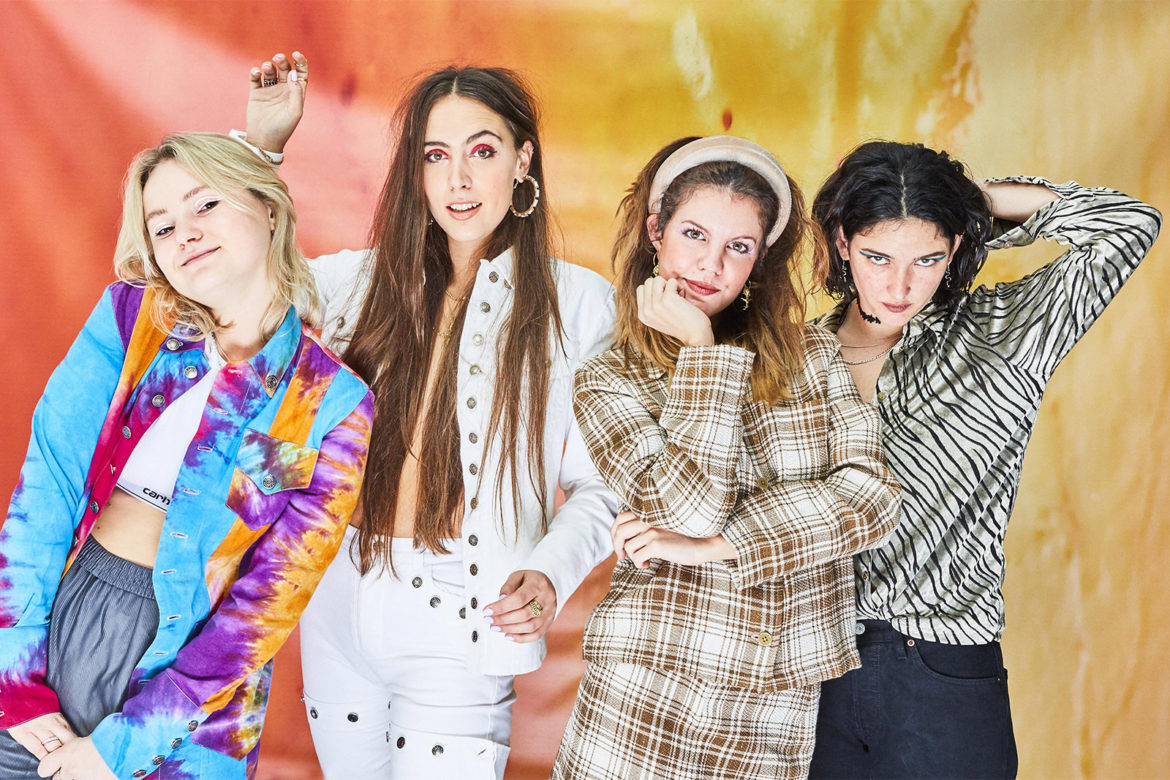 Promo photo of Hinds band