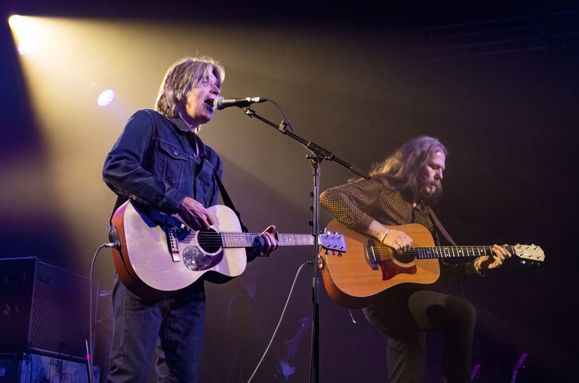 Photo of Del Amitri performing